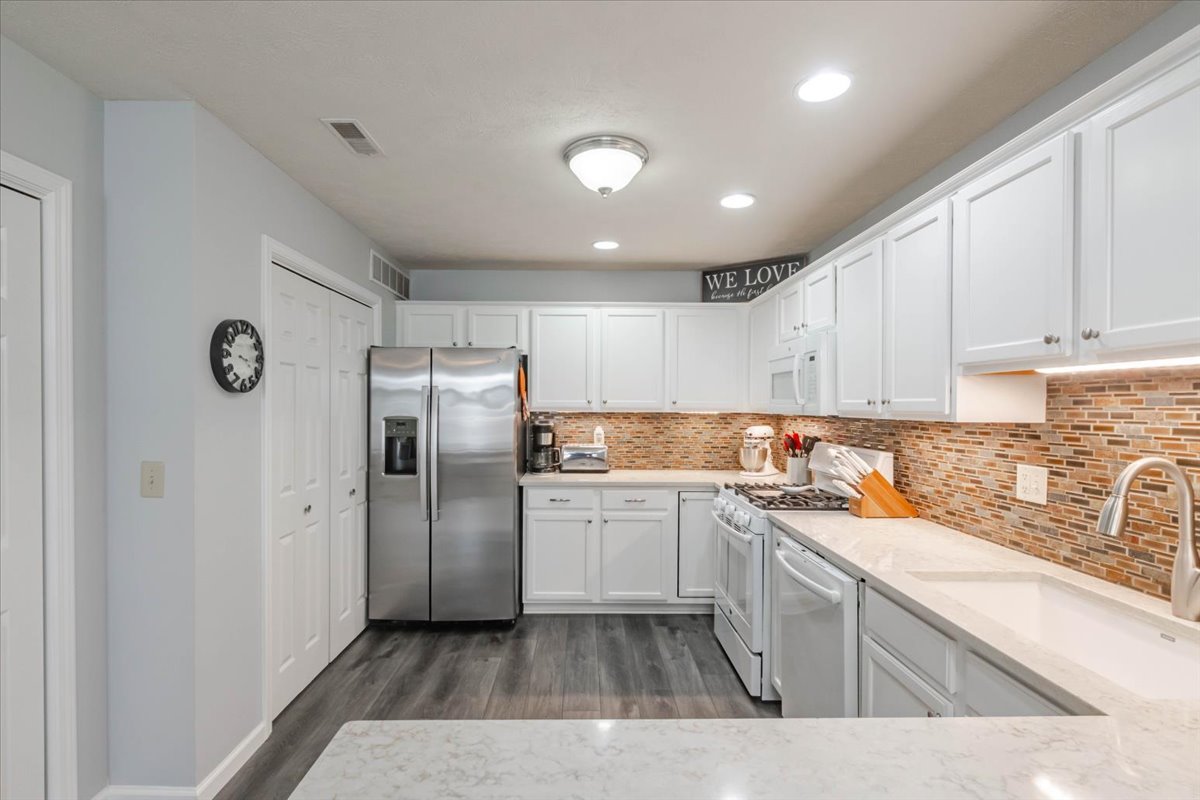 3711 Wine Way Property Photo 16