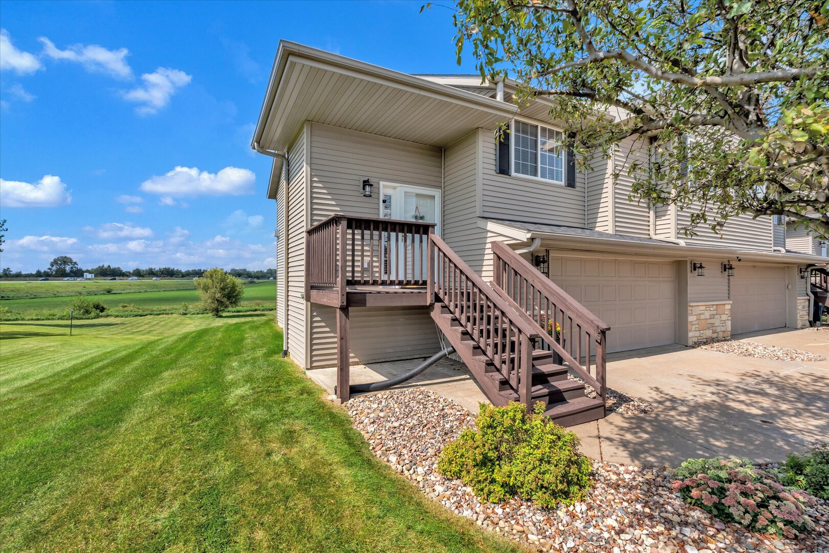 1604 E Lomar Street Property Photo 2