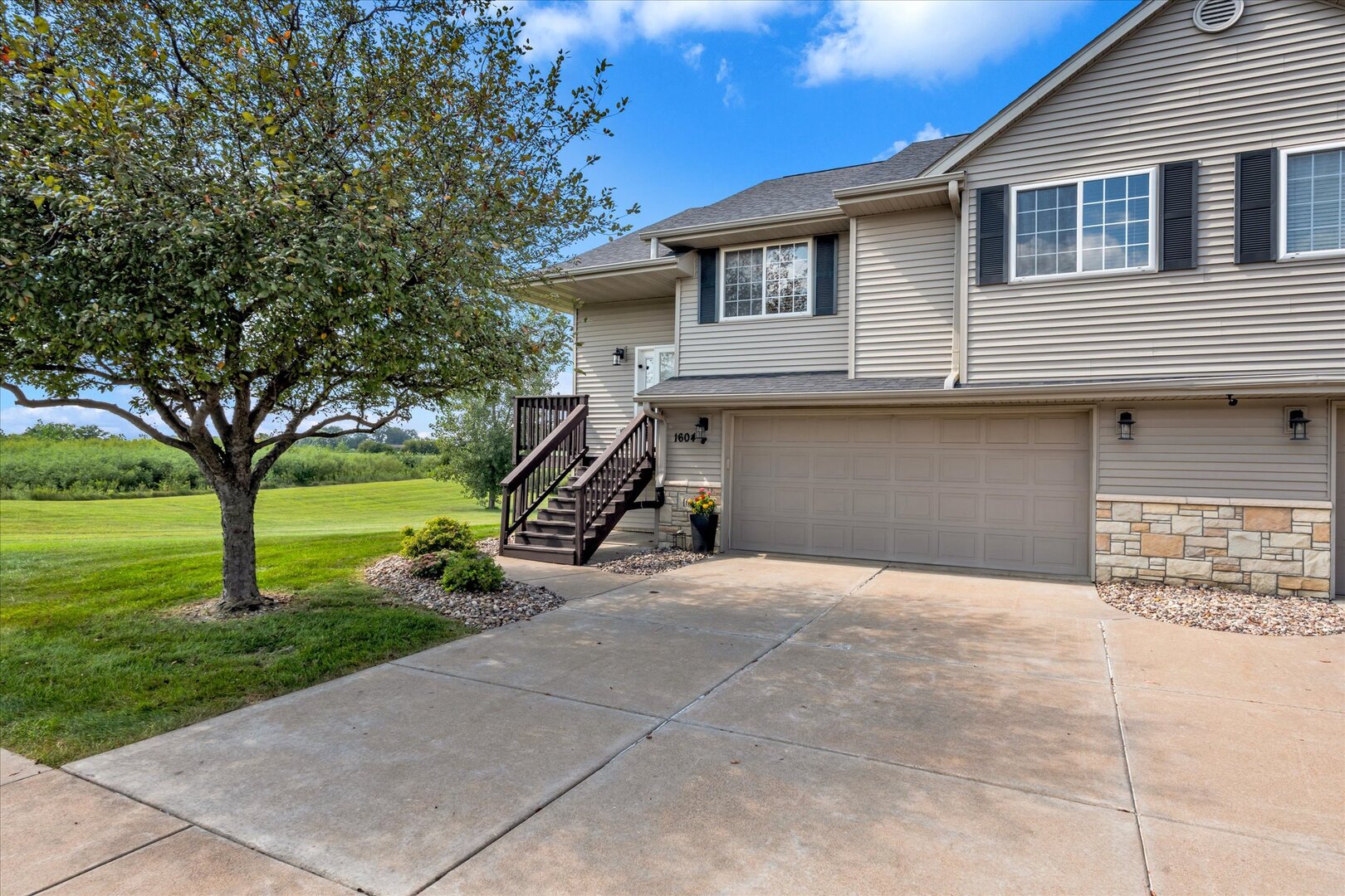 1604 E Lomar Street Property Photo 3