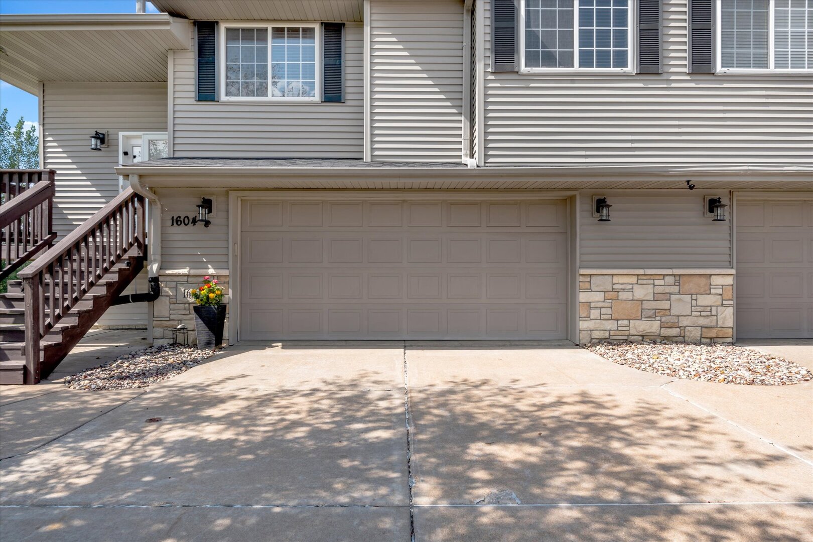 1604 E Lomar Street Property Photo 4