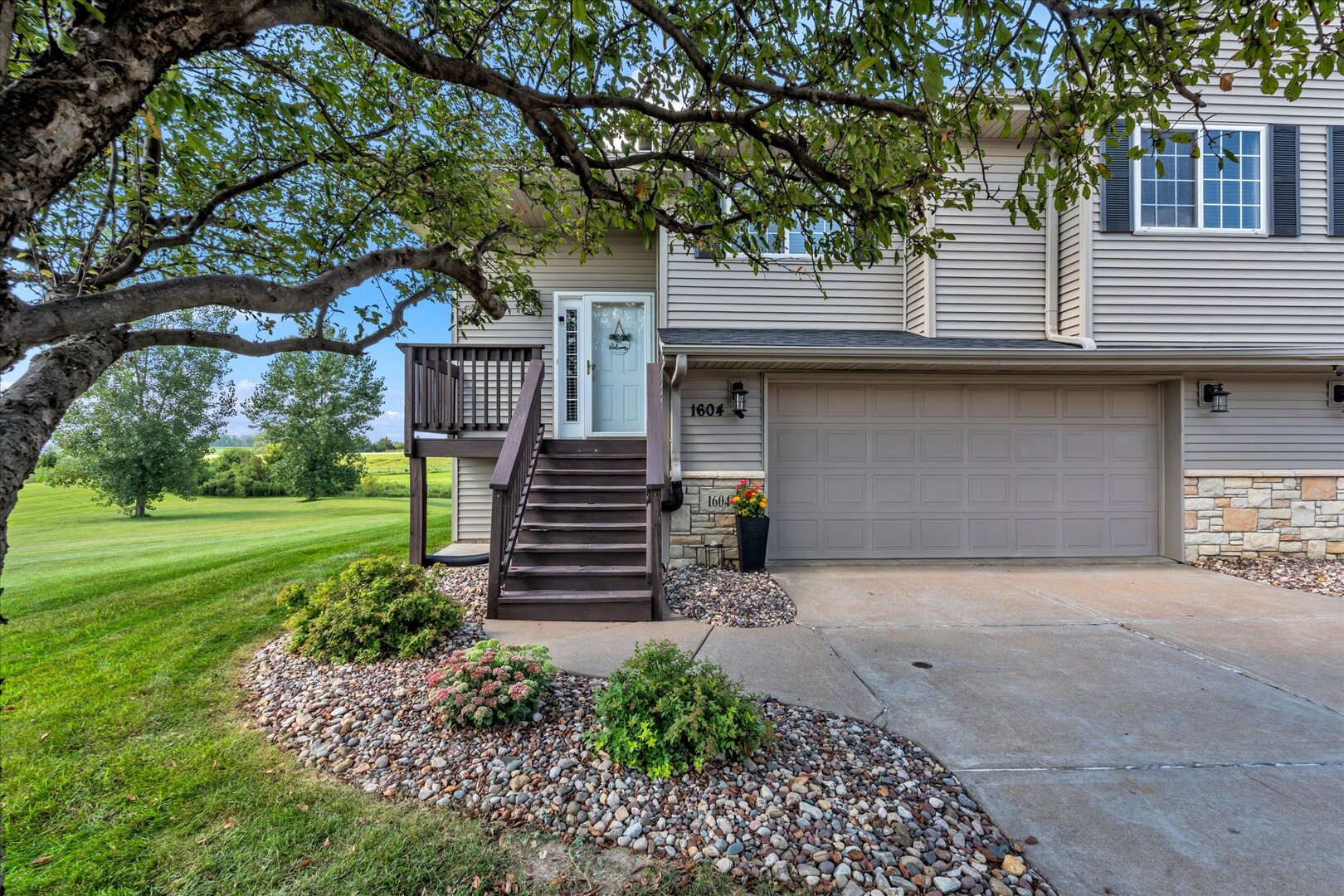 1604 E Lomar Street Property Photo 5