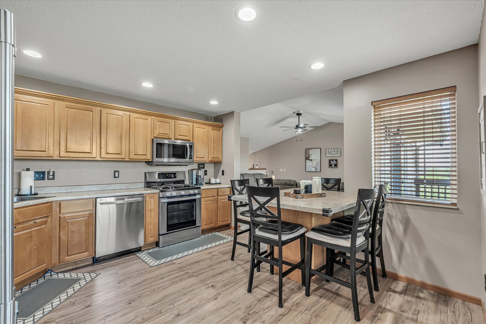 1604 E Lomar Street Property Photo 14