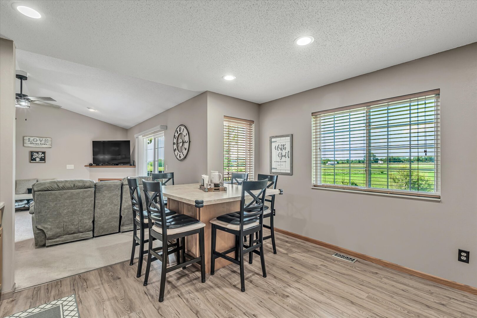 1604 E Lomar Street Property Photo 15