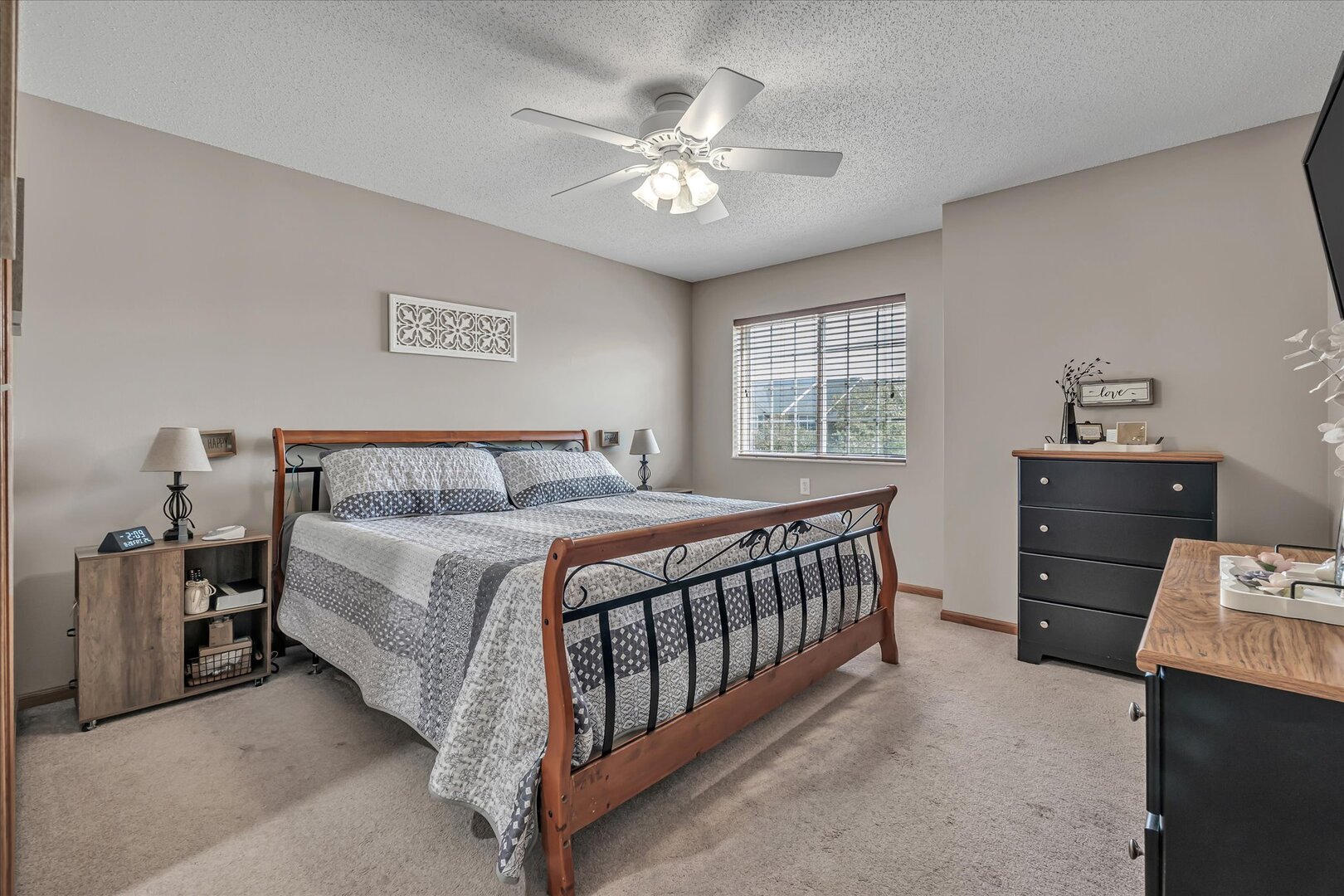 1604 E Lomar Street Property Photo 24