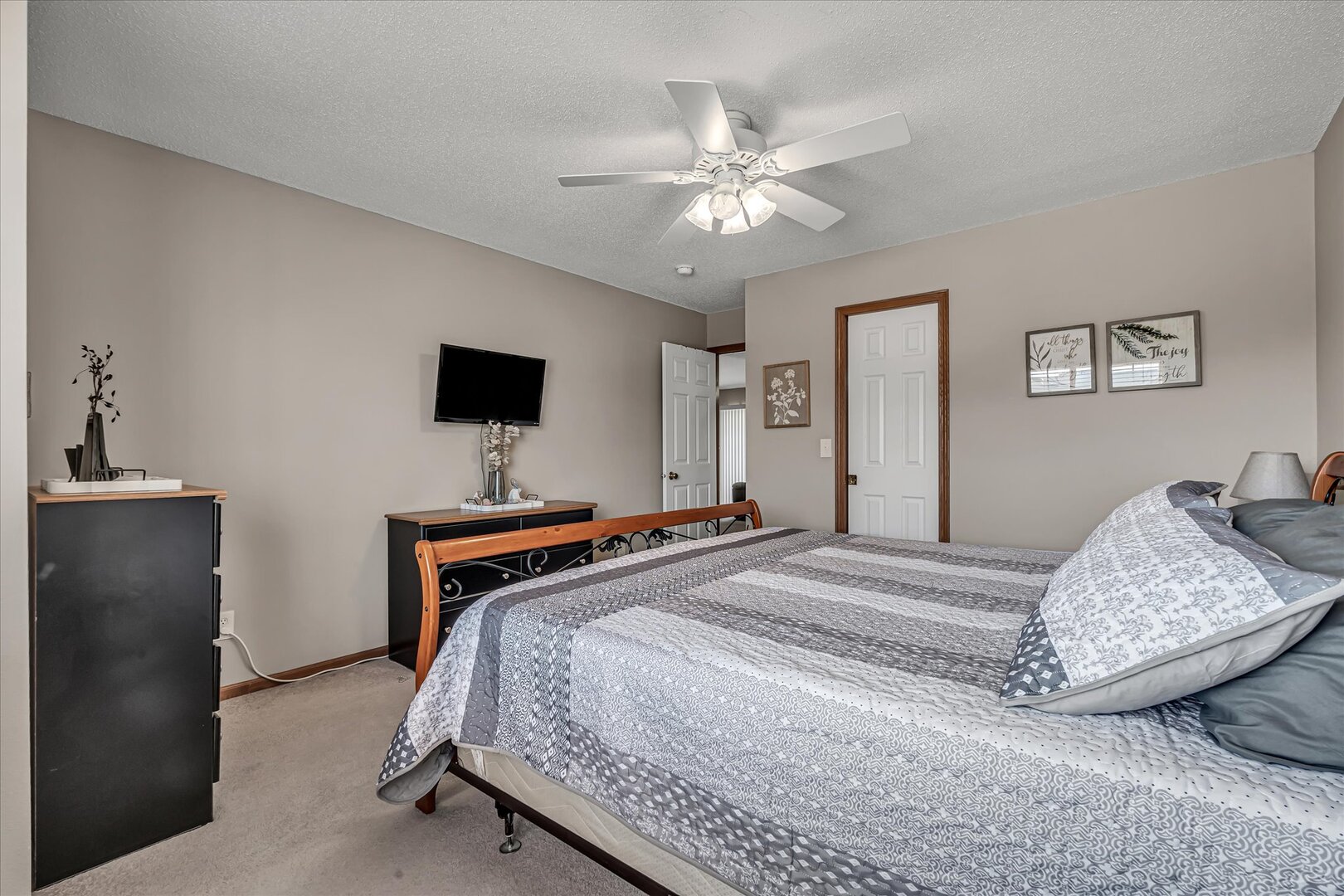 1604 E Lomar Street Property Photo 25