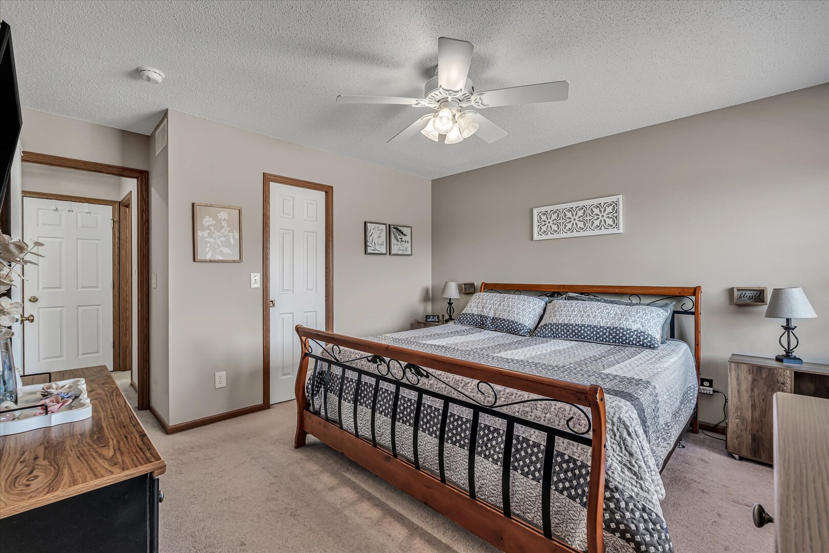 1604 E Lomar Street Property Photo 28