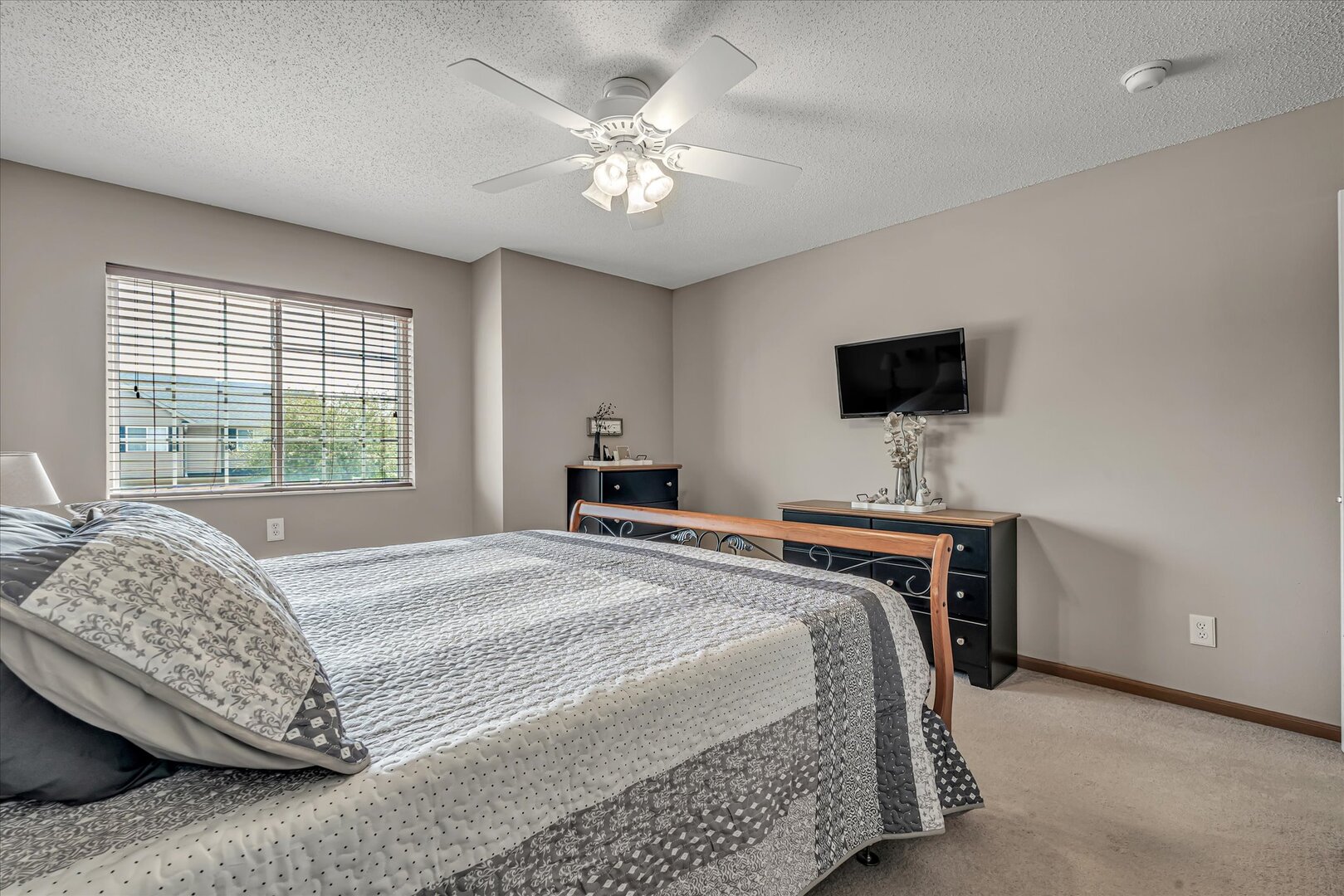 1604 E Lomar Street Property Photo 29