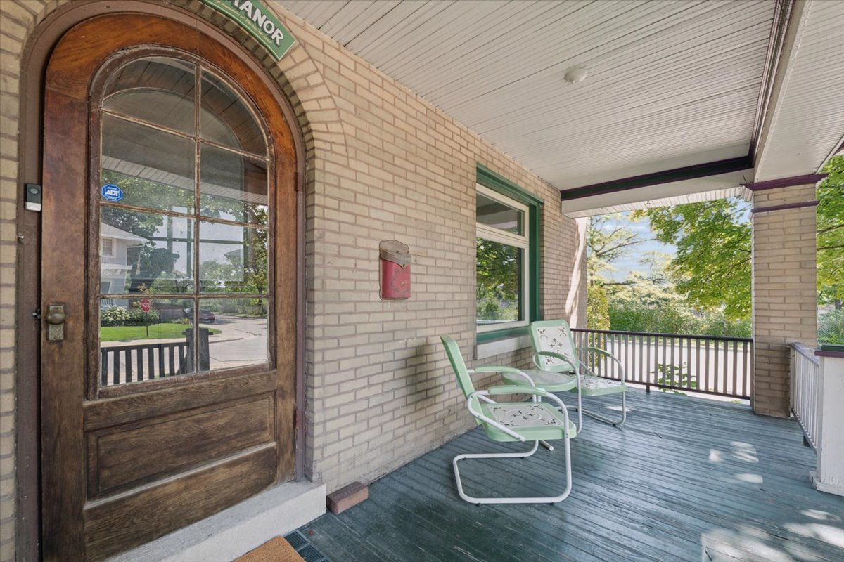 632 Thomas Avenue Property Photo 3