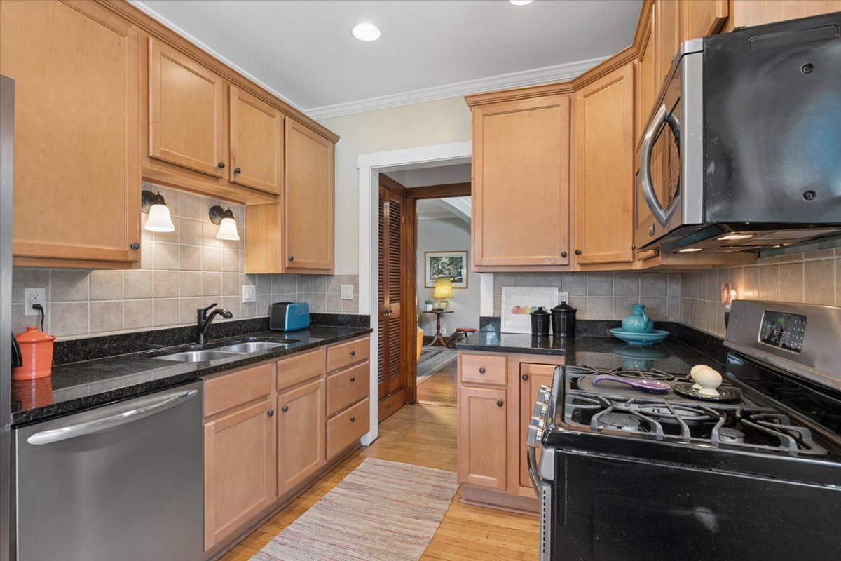 632 Thomas Avenue Property Photo 10