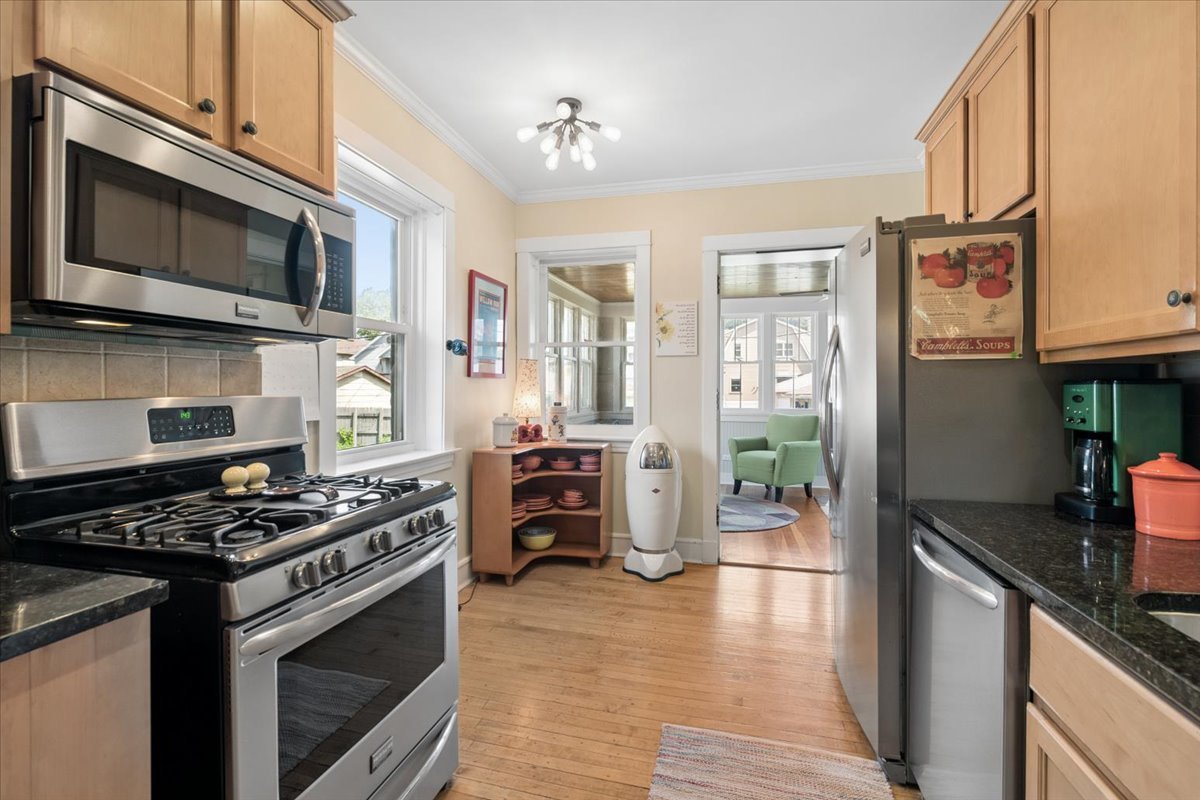 632 Thomas Avenue Property Photo 11