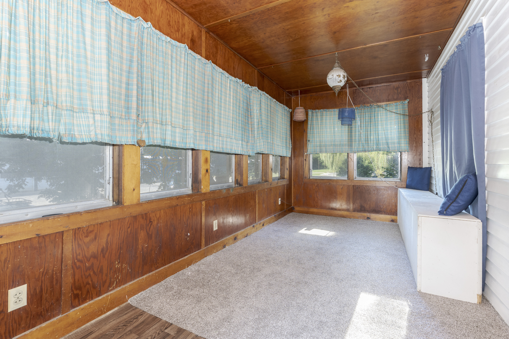 815 W Water Street Property Photo 5