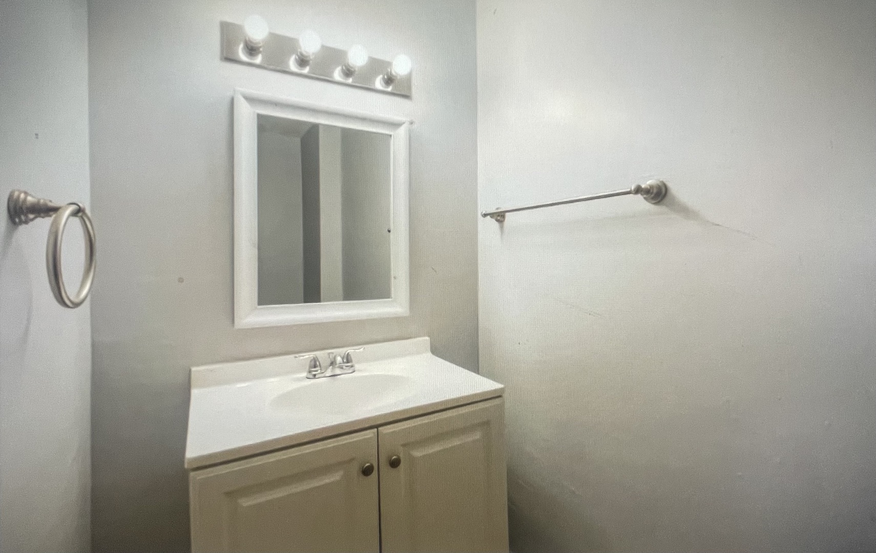 7544 S Yates Boulevard D Property Photo 8