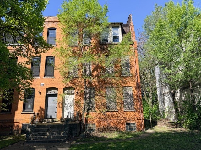 10522 S MARYLAND Avenue Property Photo 1