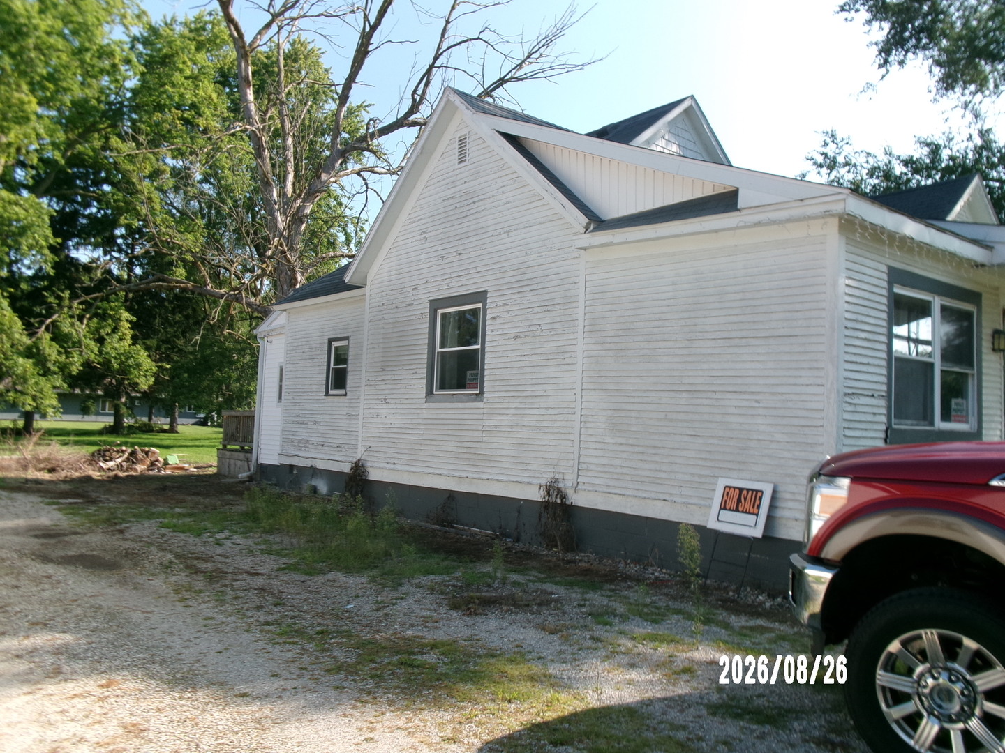 709 E Jones Street Property Photo 4