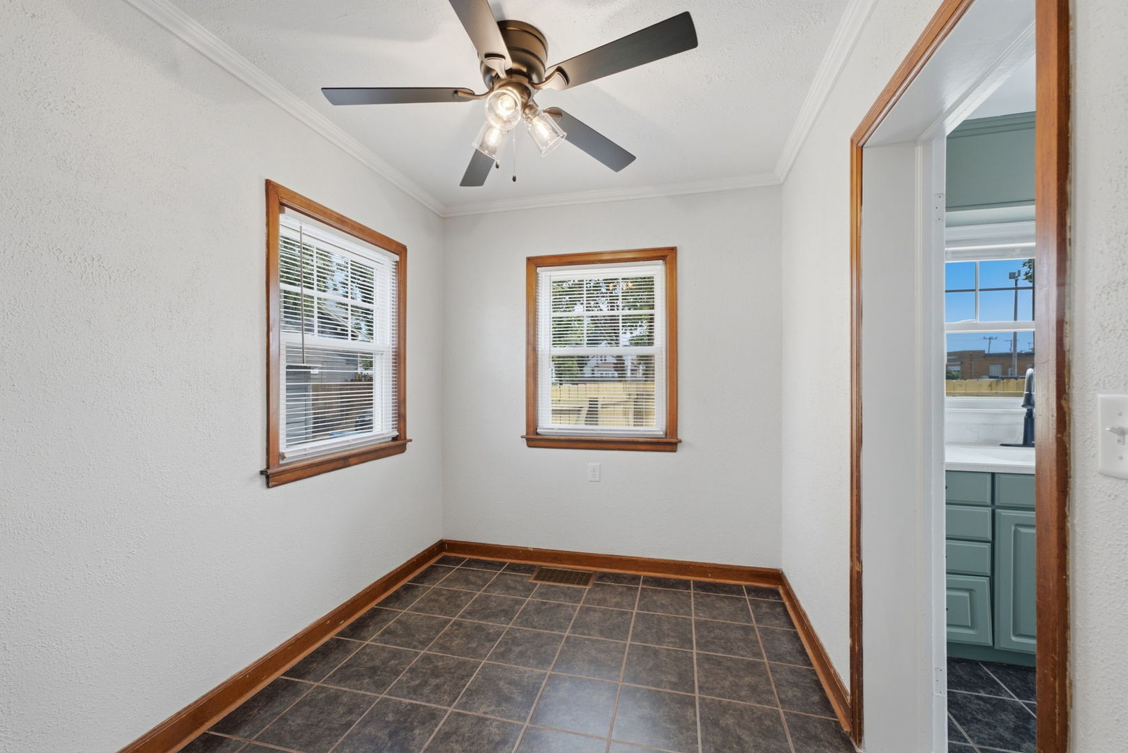 1804 W Pleasant Street Property Photo 9