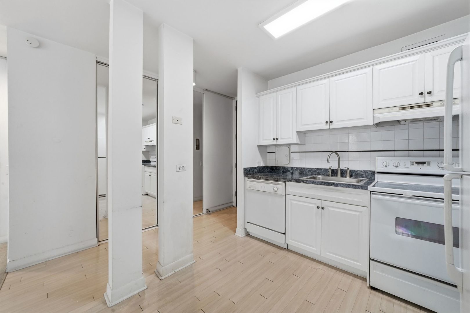 535 N Michigan Avenue 2305 Property Photo 4