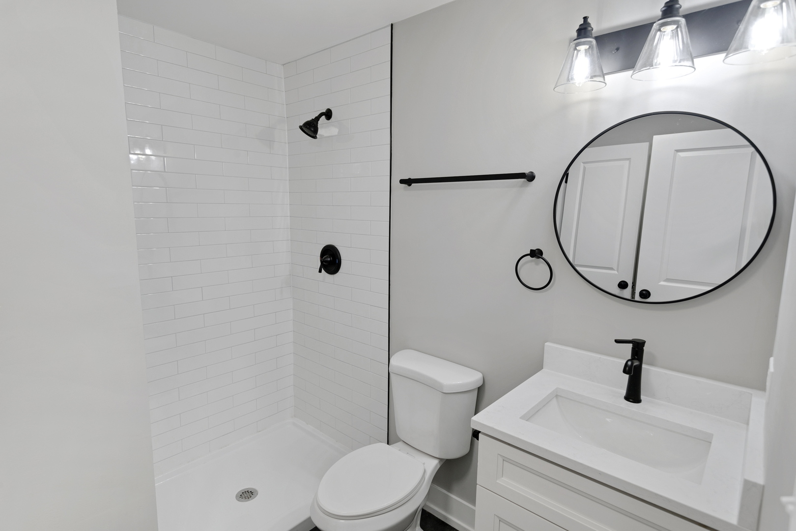 28w555 Leverenz Road Property Photo 9