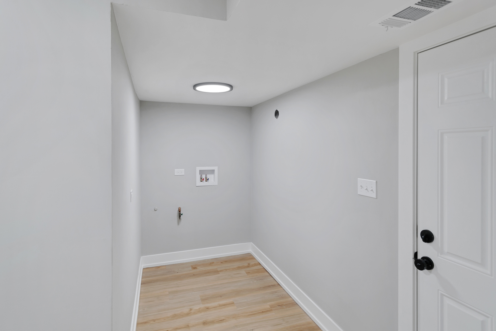 28w555 Leverenz Road Property Photo 11
