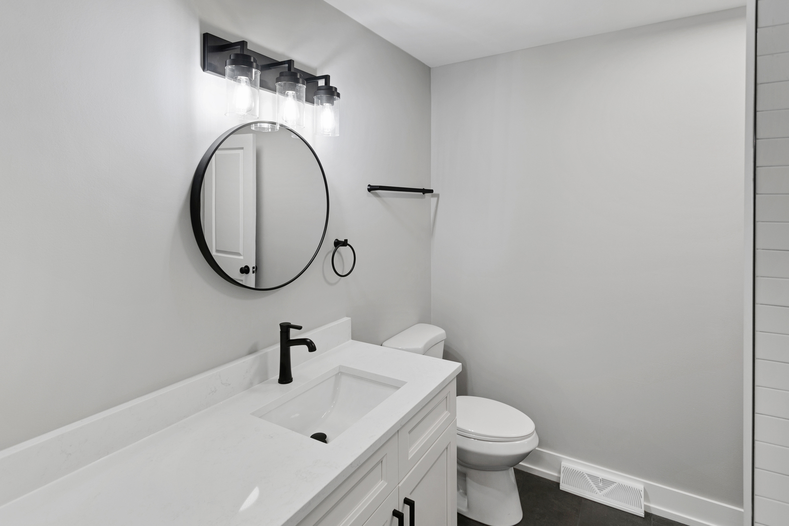 28w555 Leverenz Road Property Photo 12