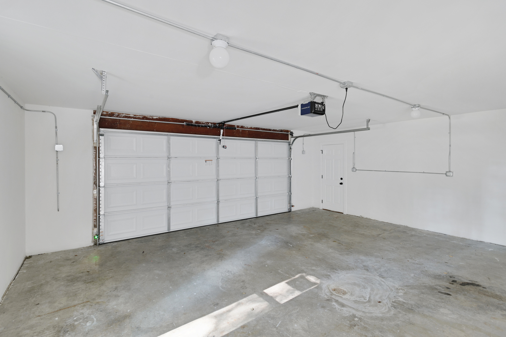 28w555 Leverenz Road Property Photo 16
