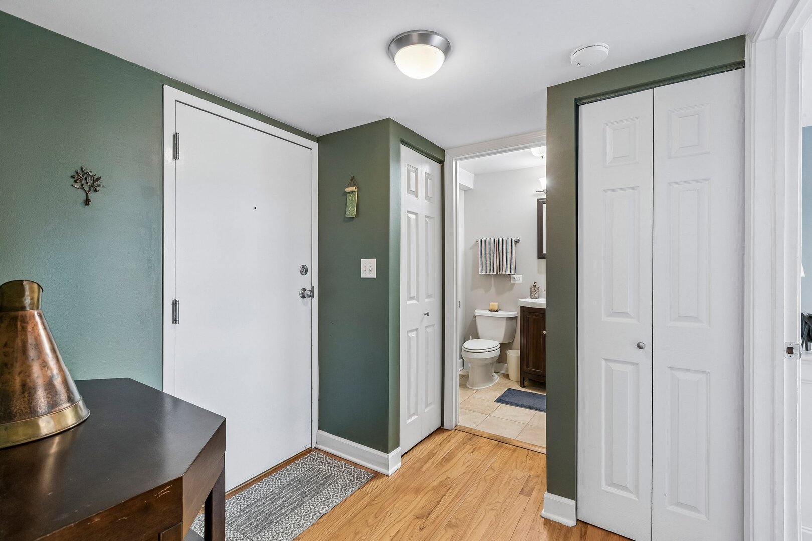 2545 W Catalpa Avenue 5c Property Photo 6