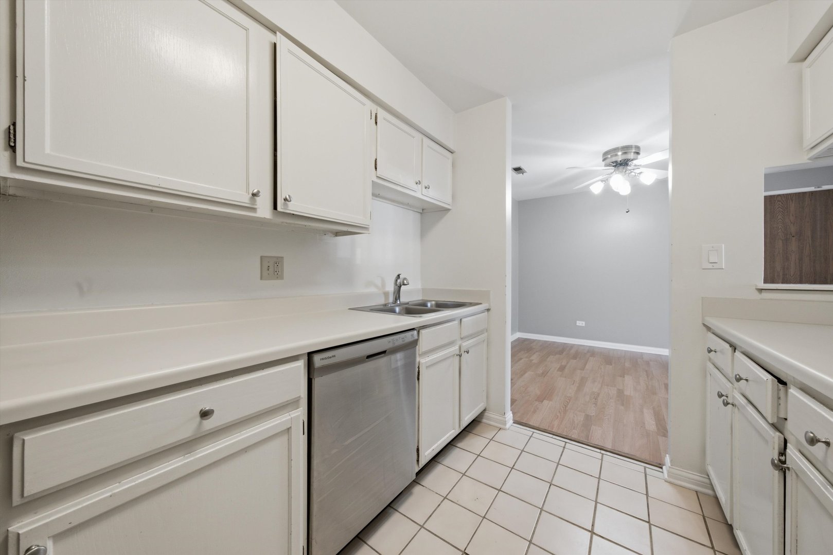 1422 Stonebridge Circle M5 Property Photo 8