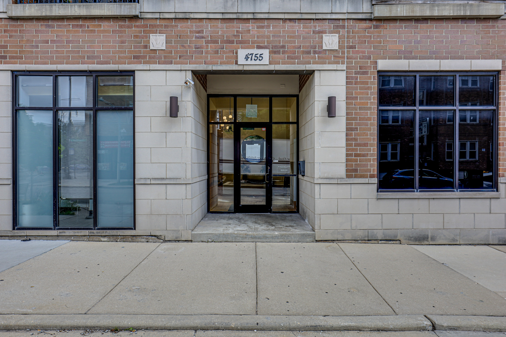 4755 N Washtenaw Avenue 209 Property Photo 2