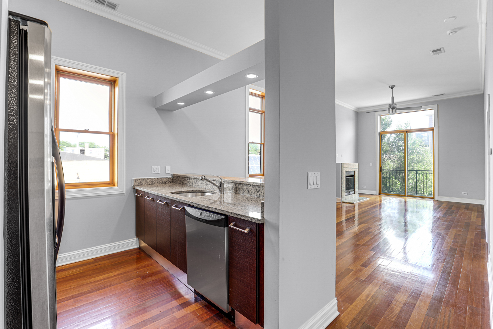 4755 N Washtenaw Avenue 209 Property Photo 11