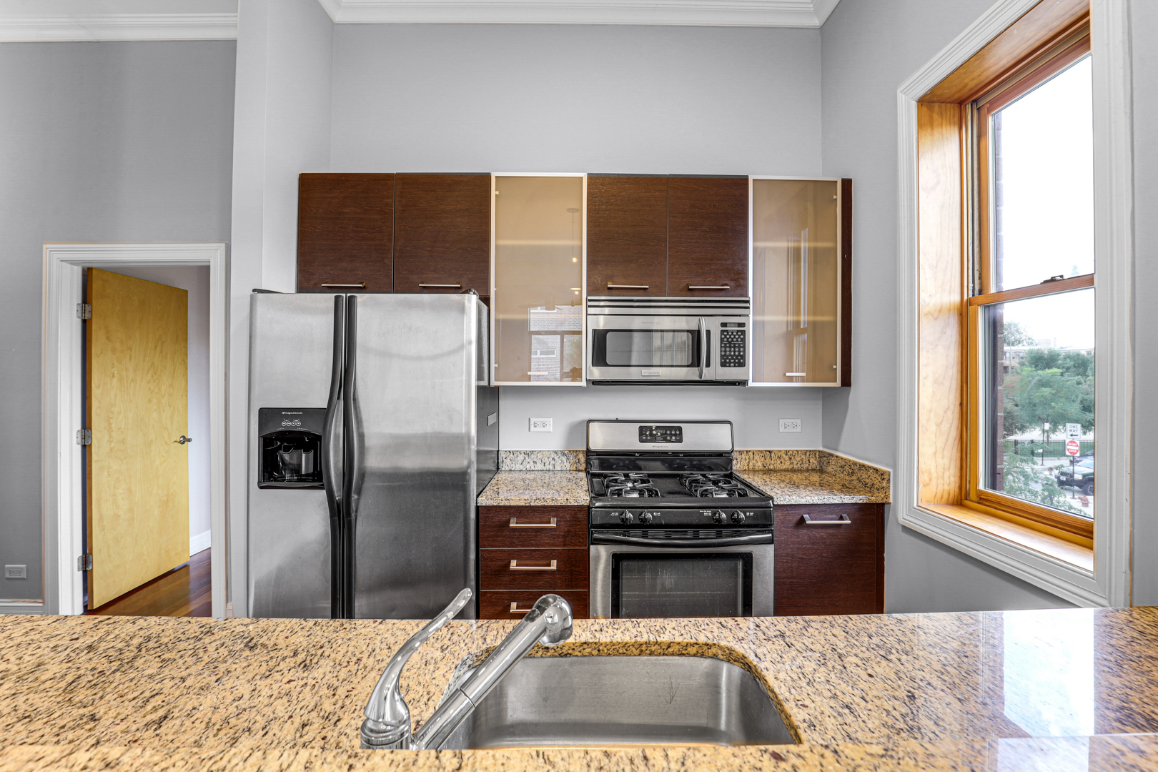 4755 N Washtenaw Avenue 209 Property Photo 12