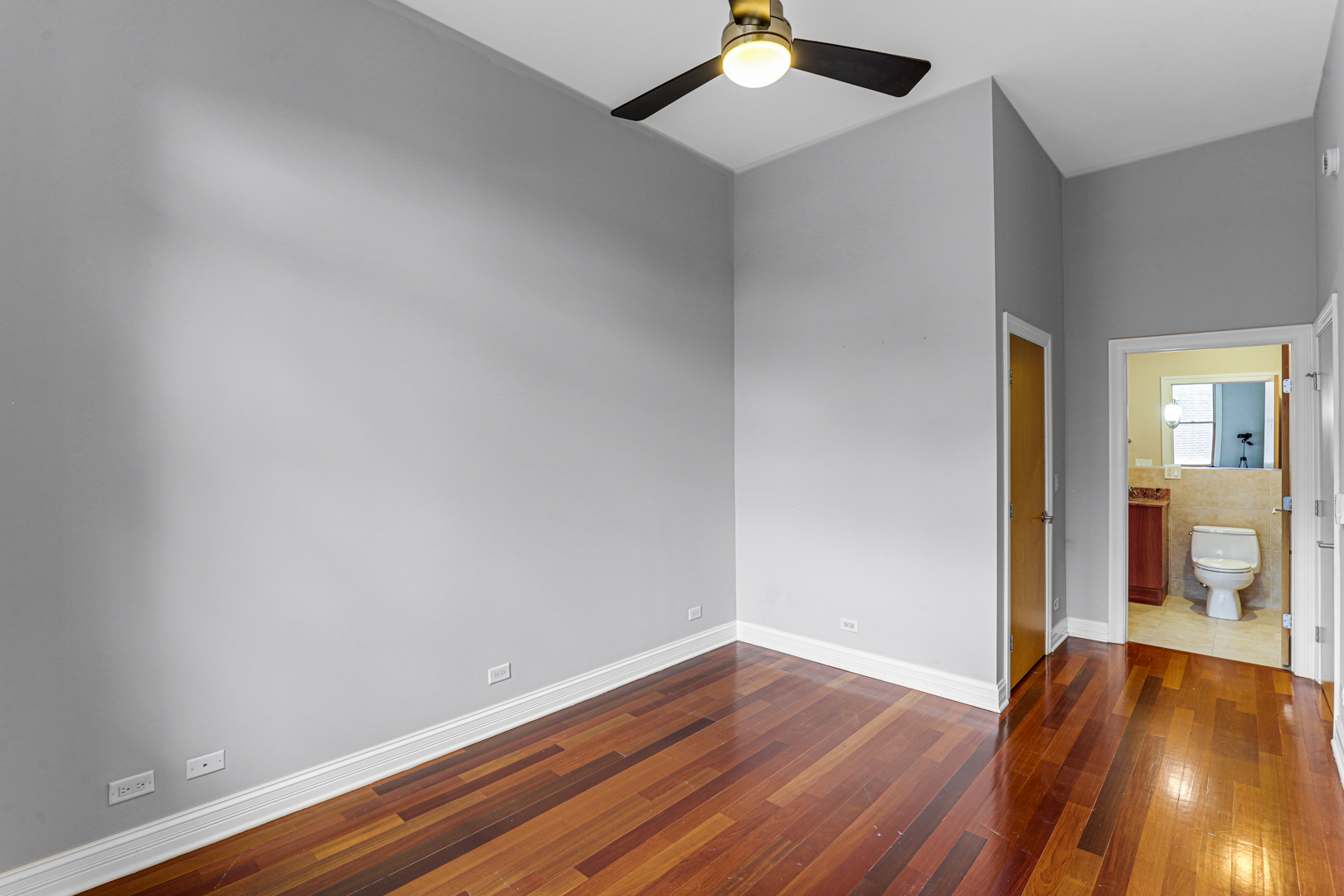 4755 N Washtenaw Avenue 209 Property Photo 16