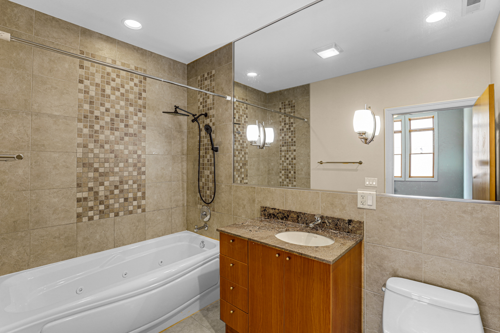 4755 N Washtenaw Avenue 209 Property Photo 18