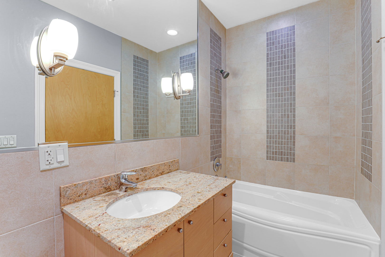 4755 N Washtenaw Avenue 209 Property Photo 20