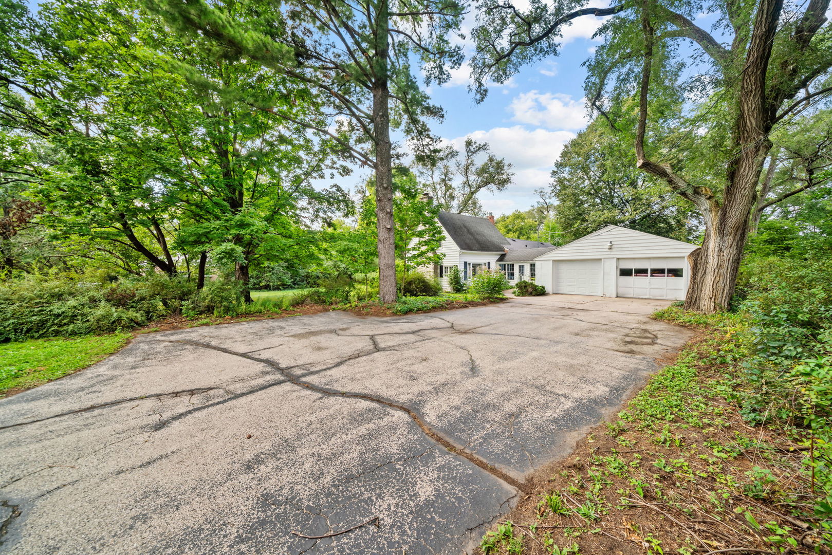 571 W Rockton Road Property Photo 3