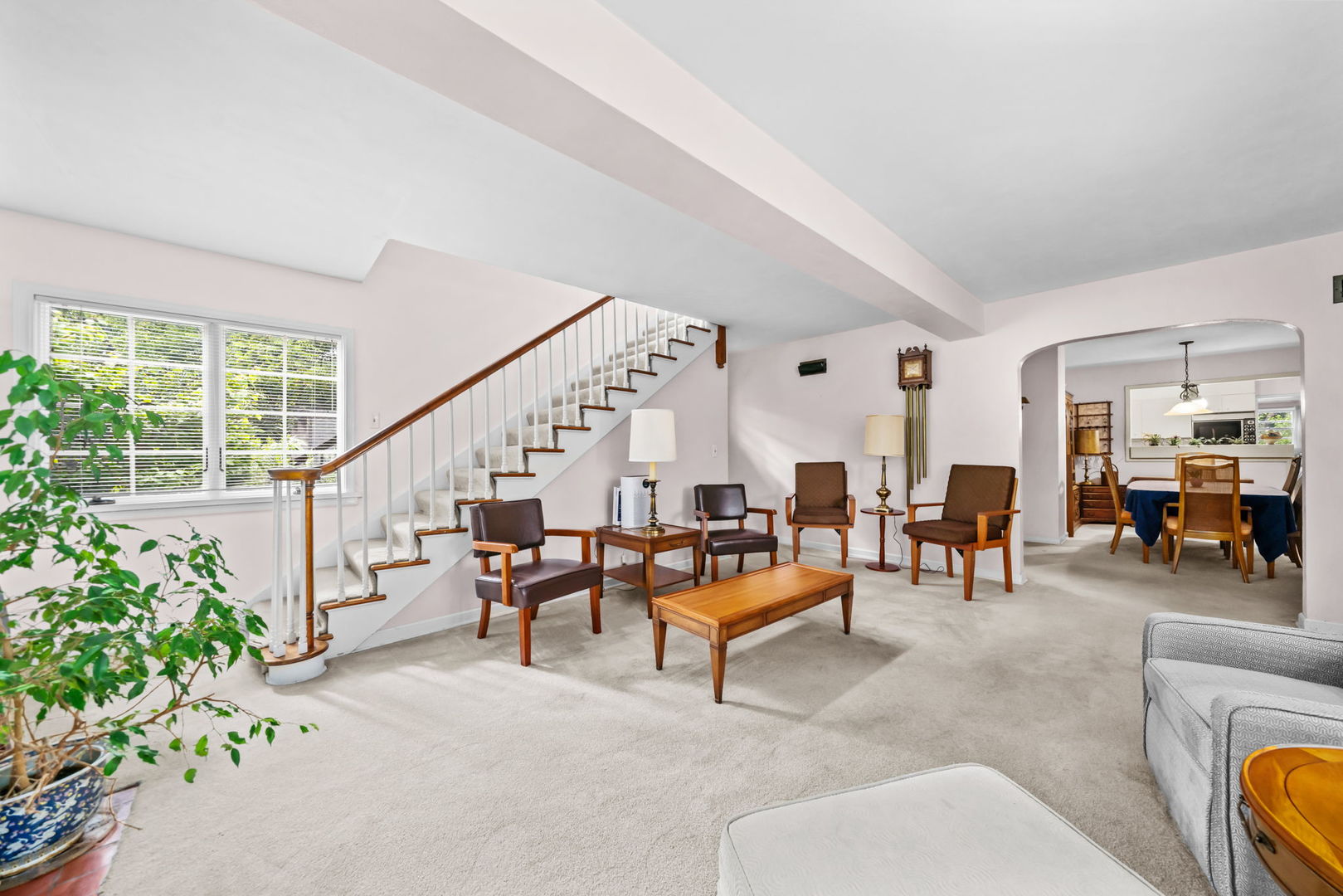 571 W Rockton Road Property Photo 8