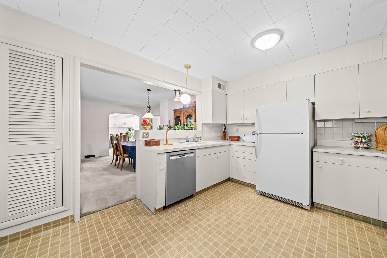 571 W Rockton Road Property Photo 12