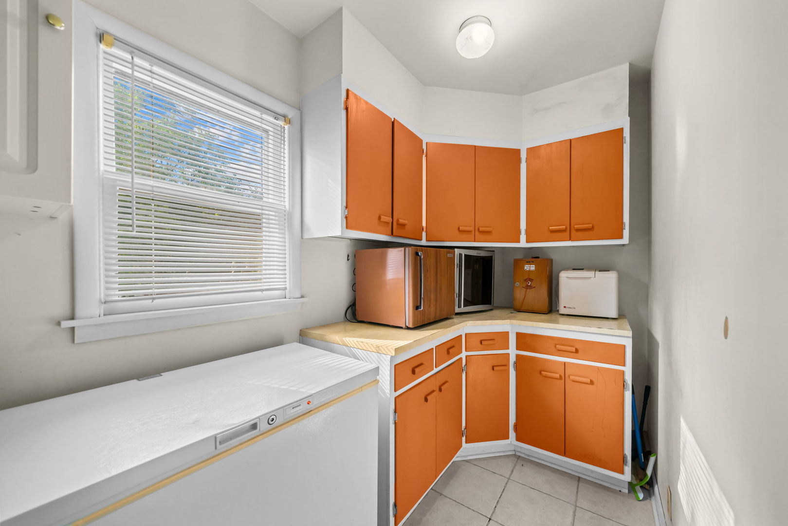 571 W Rockton Road Property Photo 15