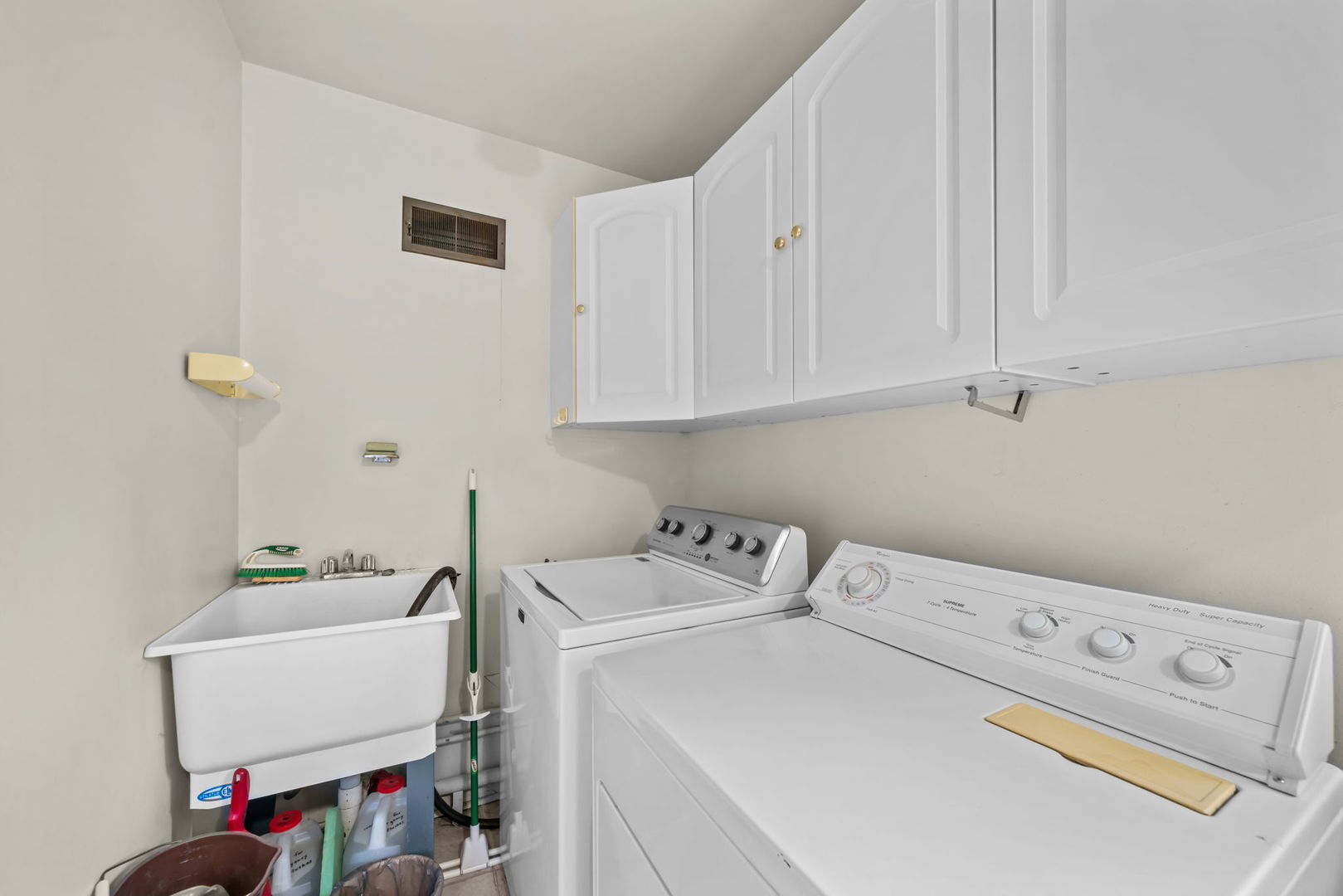 571 W Rockton Road Property Photo 16