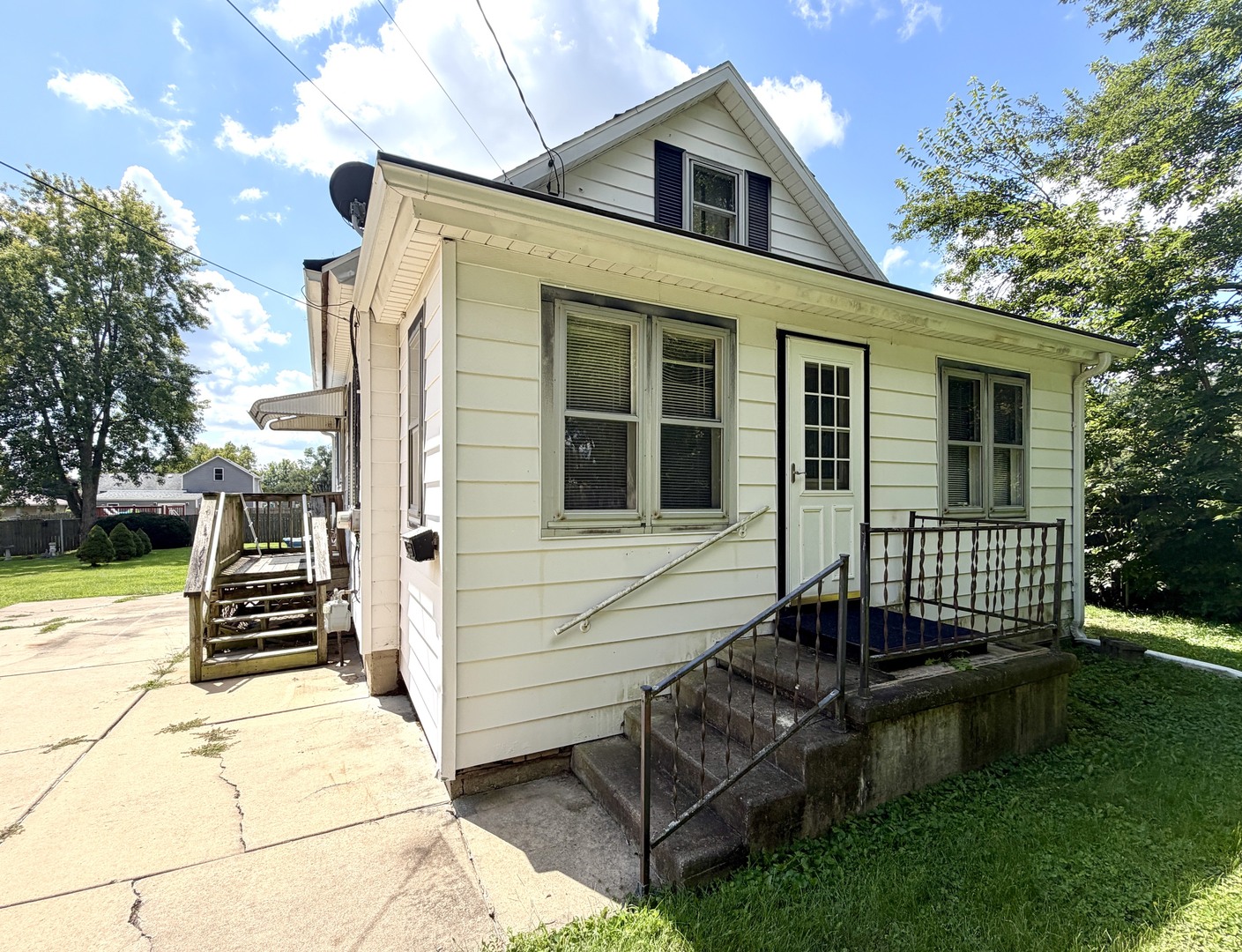 2710 3rd Street Property Photo 2