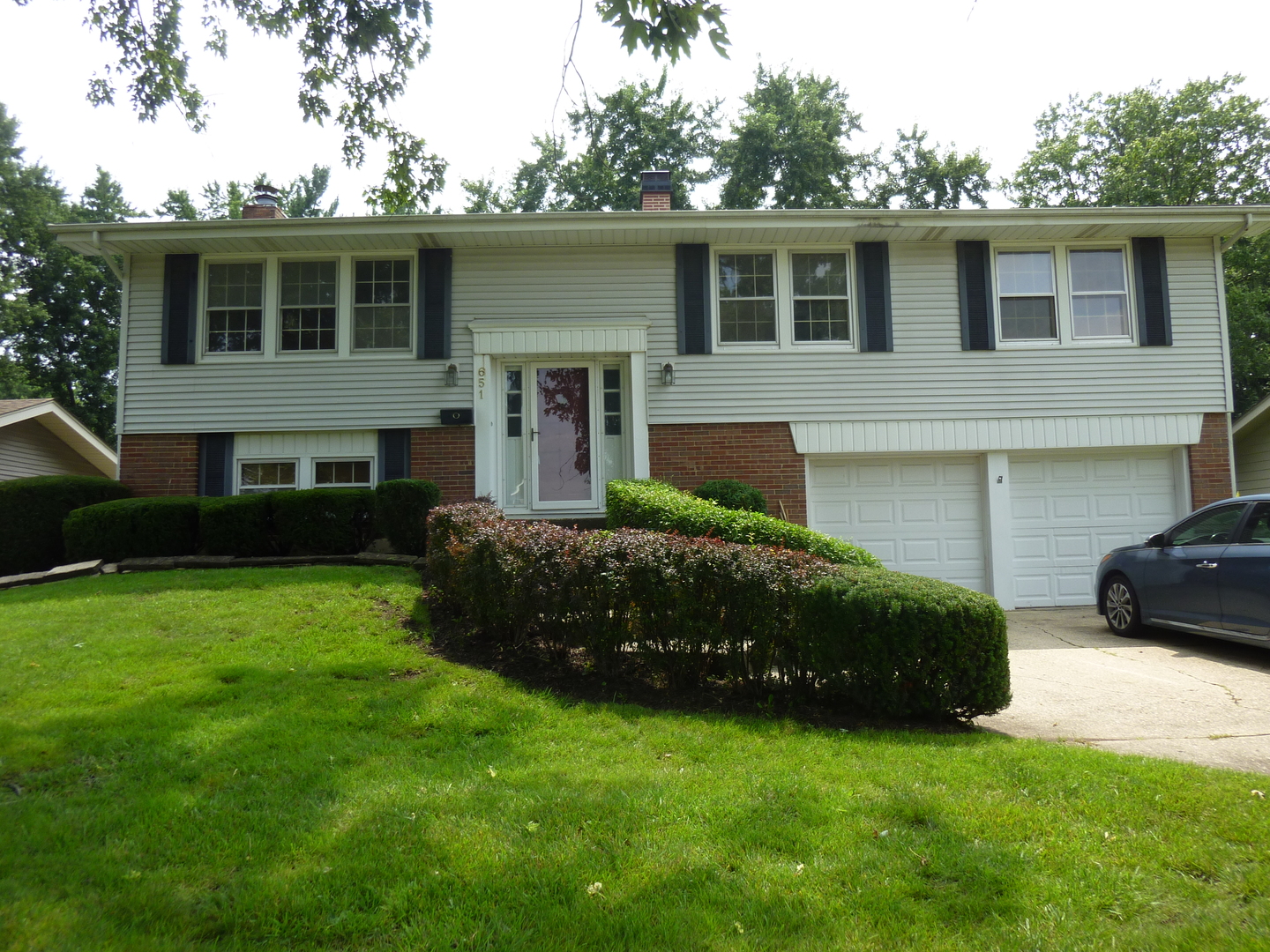 21w651 Glen Valley Drive Property Photo 2