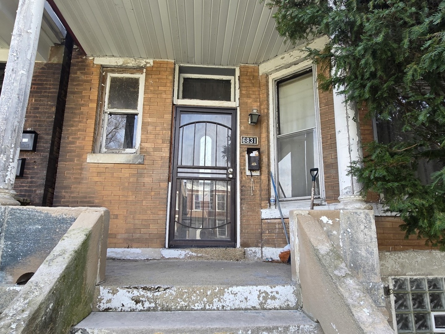6831 S Emerald Avenue Property Photo 6