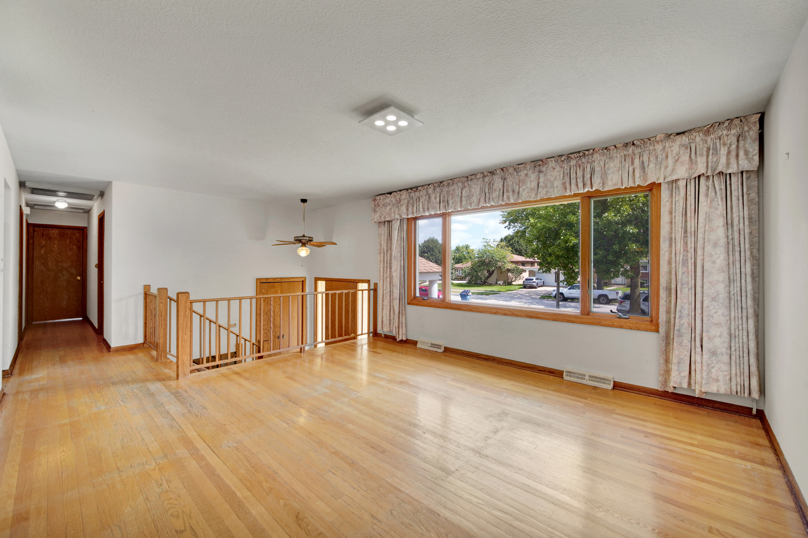 562 N Plamondon Drive Property Photo 3