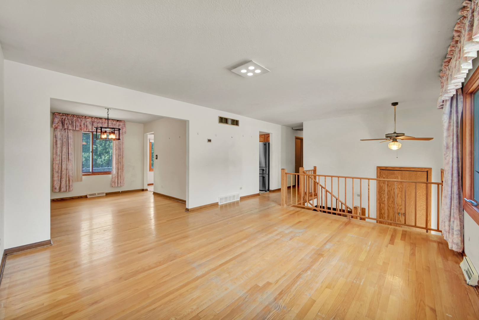 562 N Plamondon Drive Property Photo 4