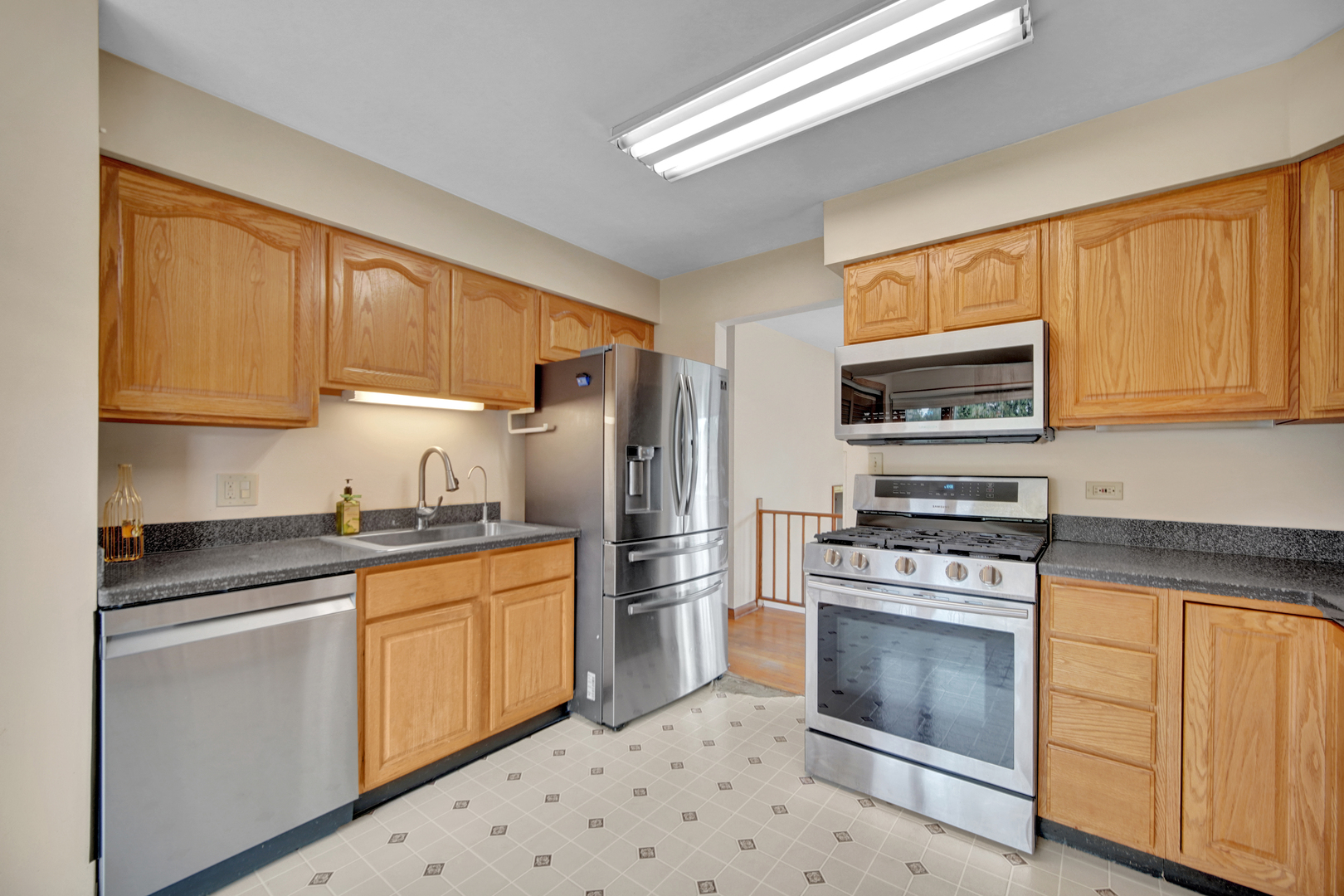 562 N Plamondon Drive Property Photo 6