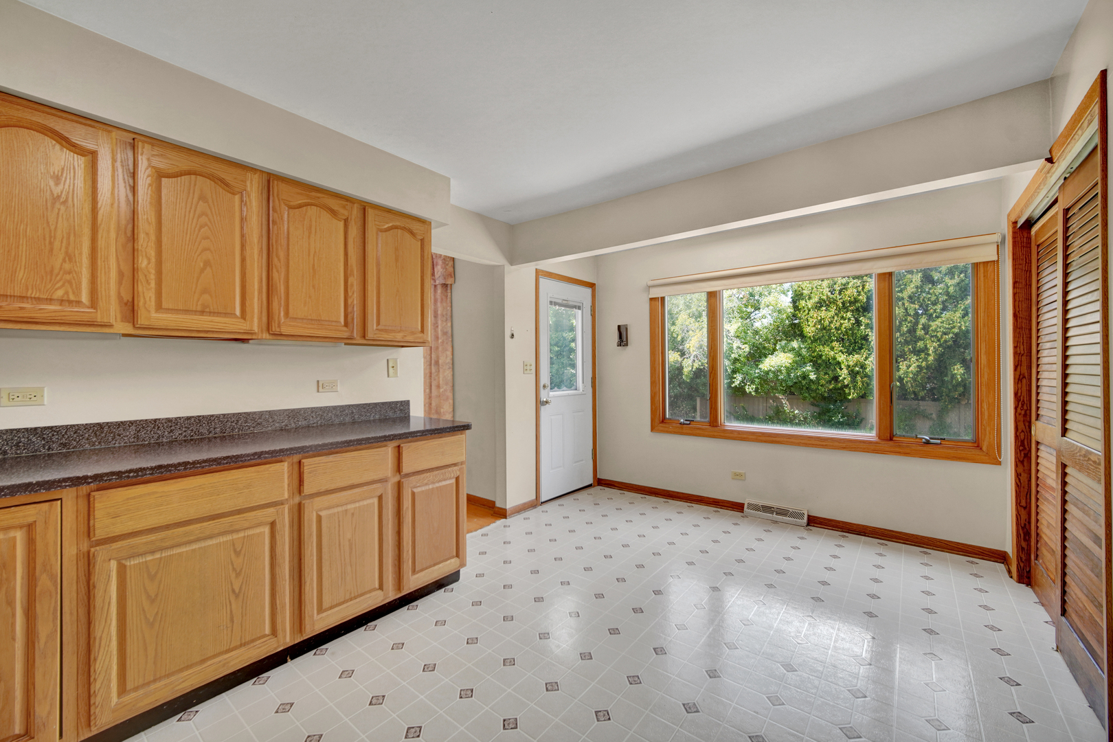 562 N Plamondon Drive Property Photo 9