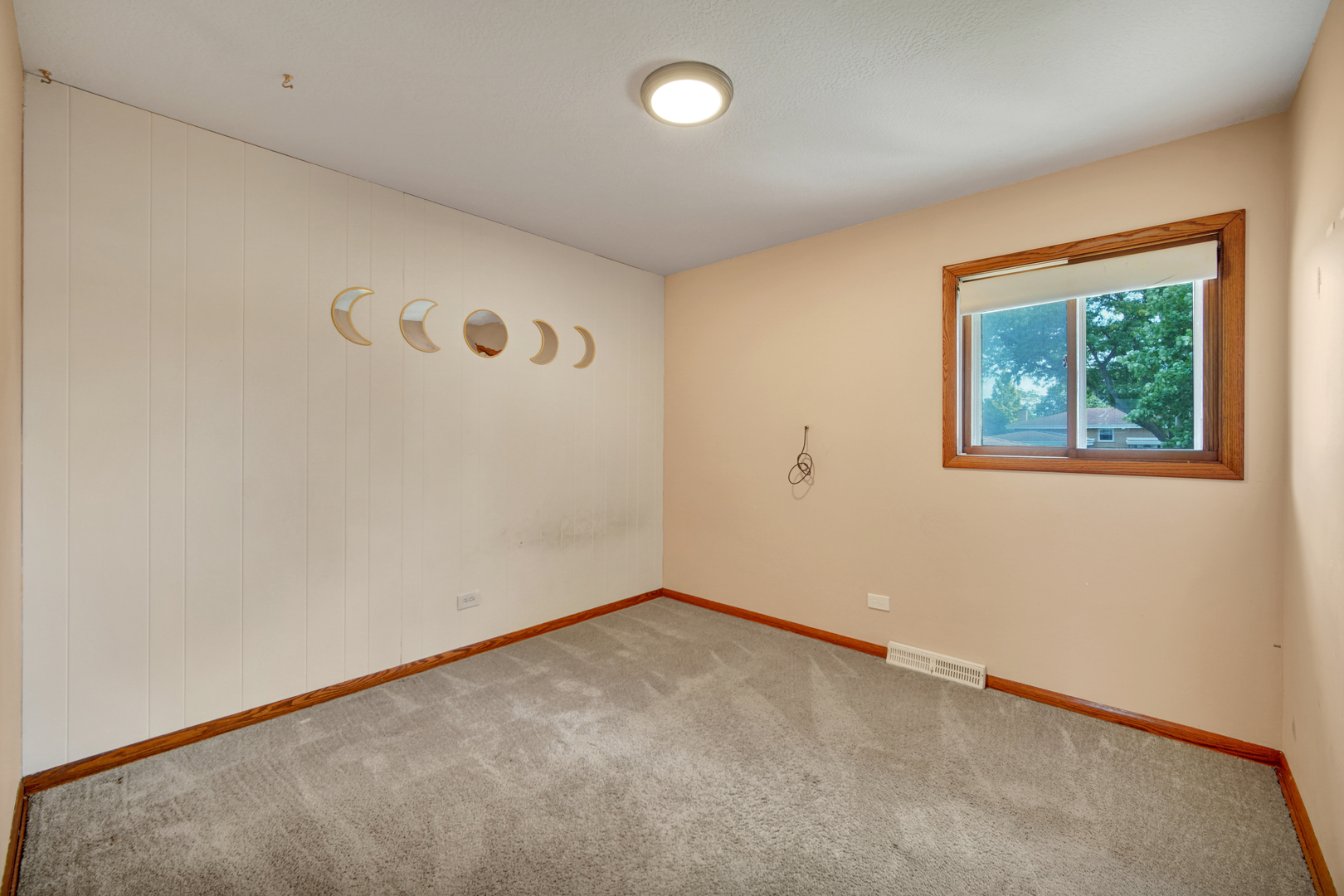 562 N Plamondon Drive Property Photo 15