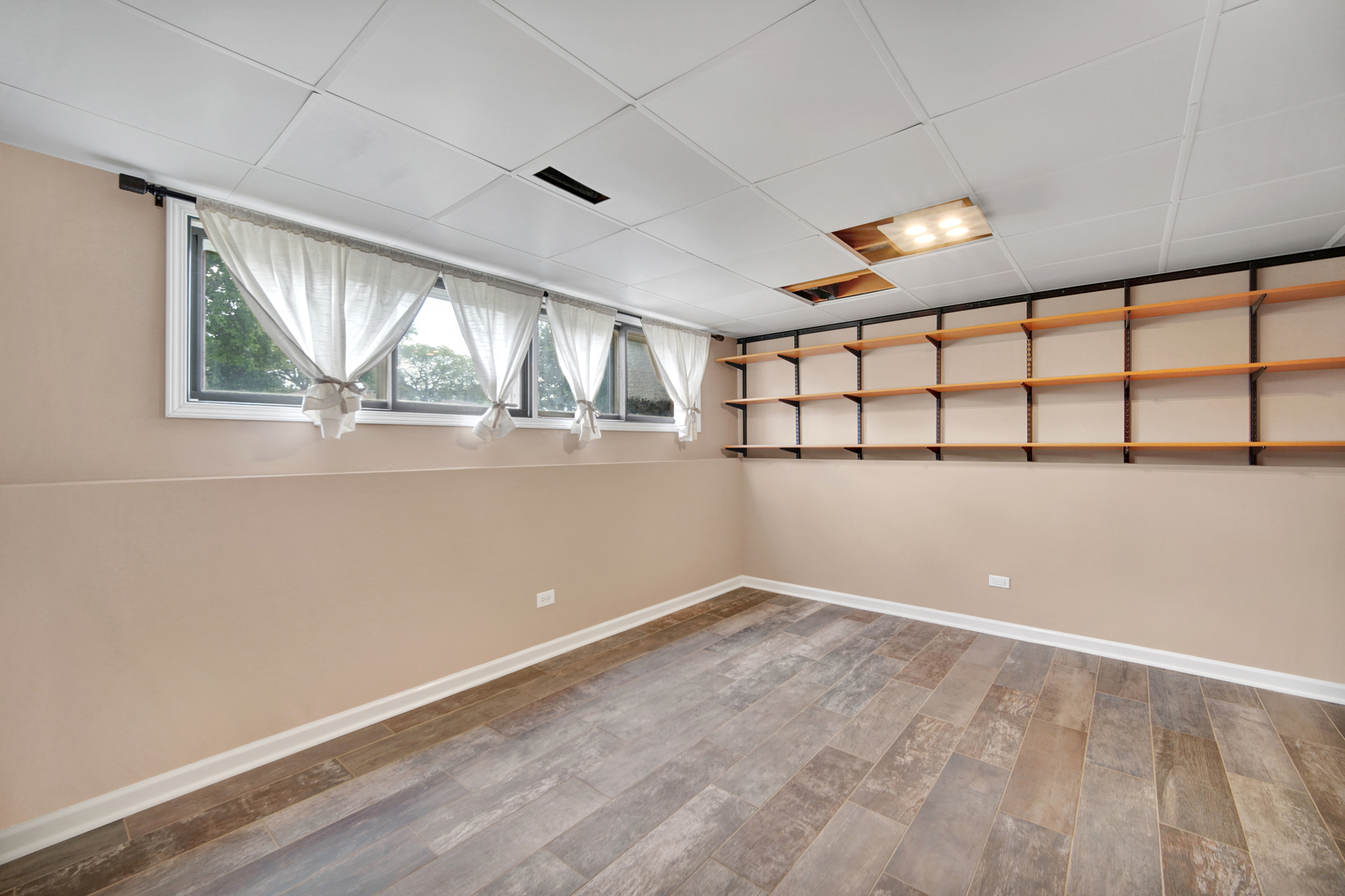 562 N Plamondon Drive Property Photo 19