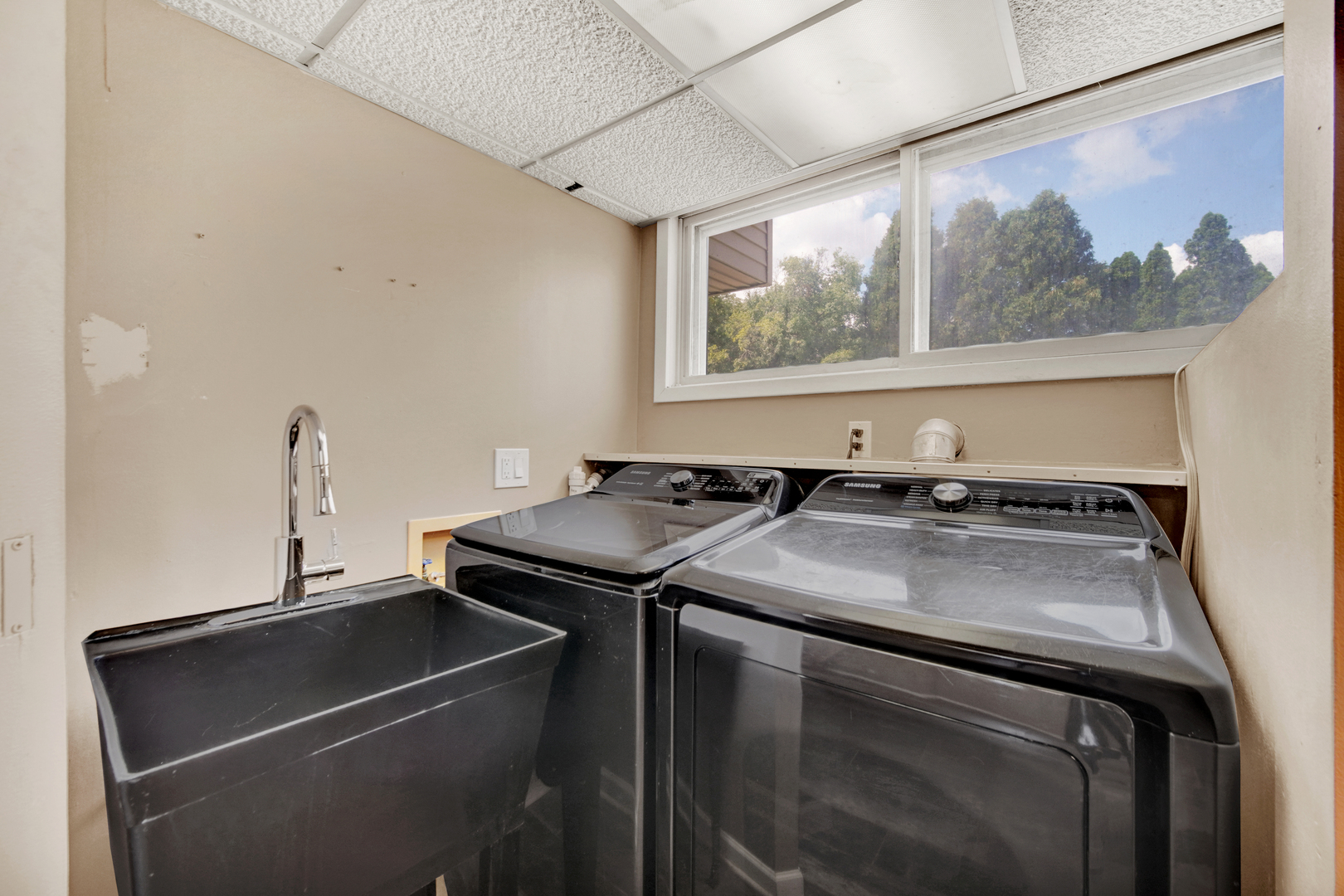 562 N Plamondon Drive Property Photo 23