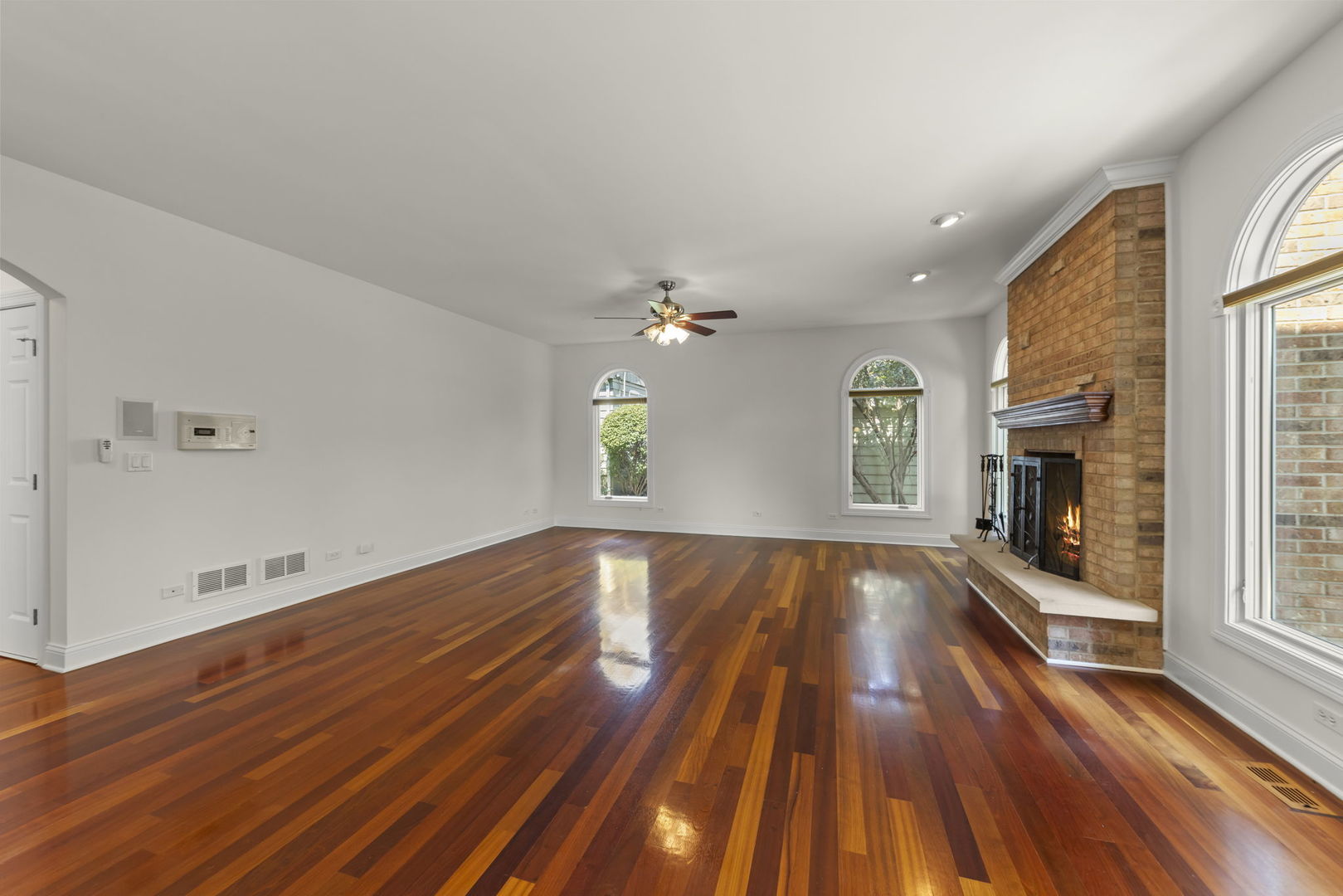 133 N Geneva Avenue Property Photo 8