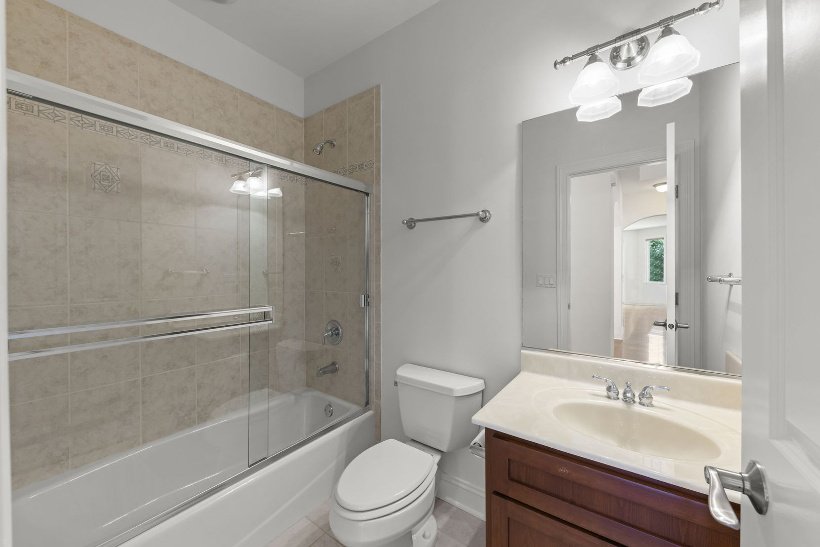 133 N Geneva Avenue Property Photo 15