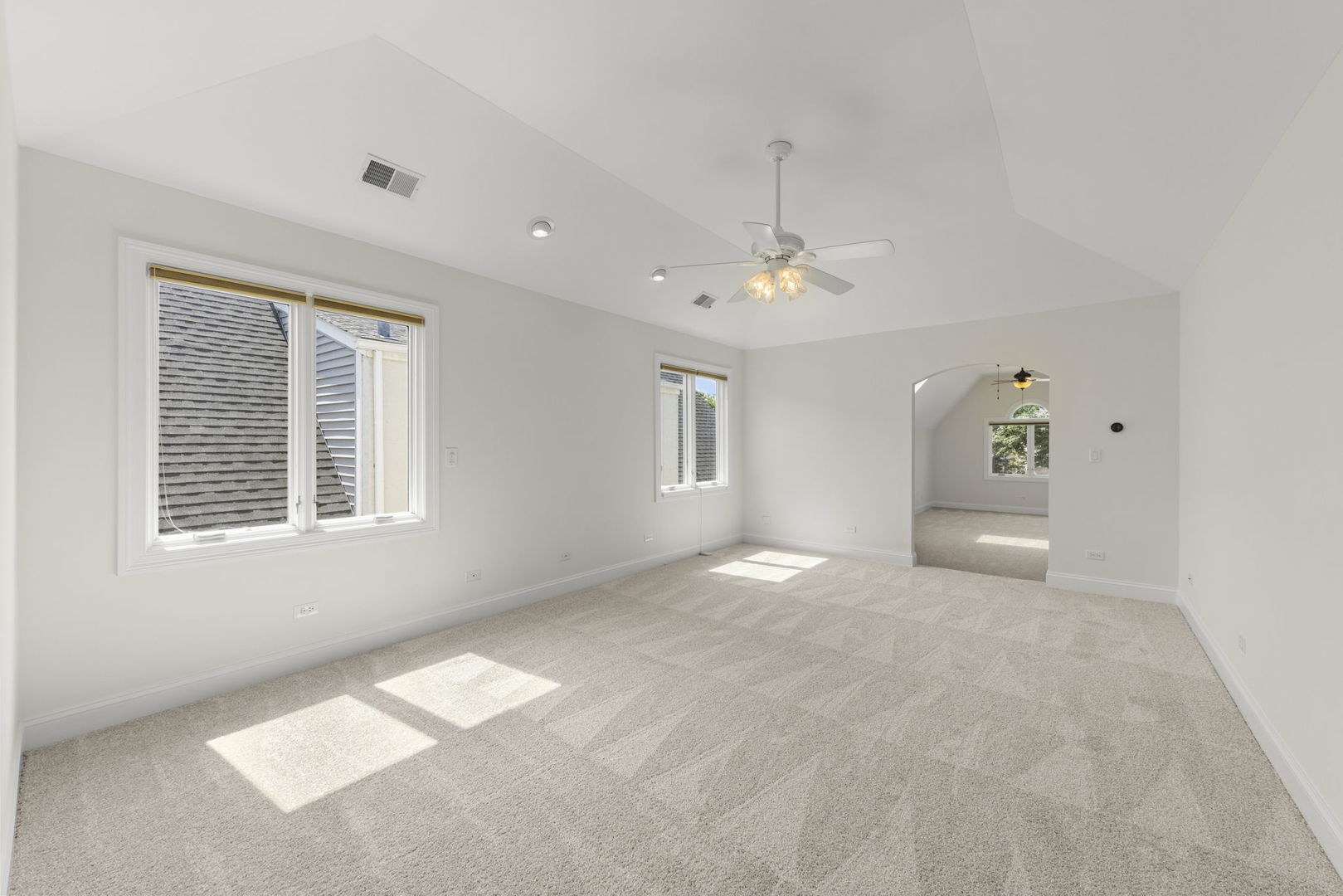 133 N Geneva Avenue Property Photo 17